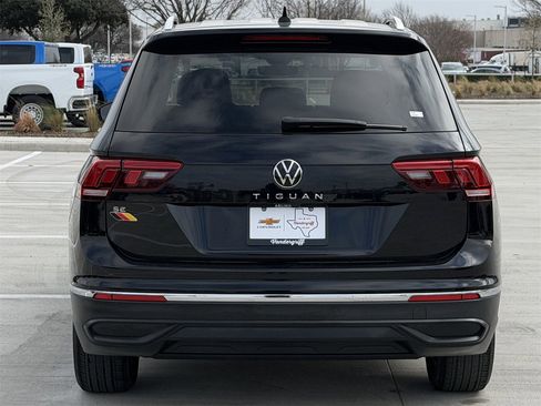 Used 2023 Volkswagen Tiguan SE image 5