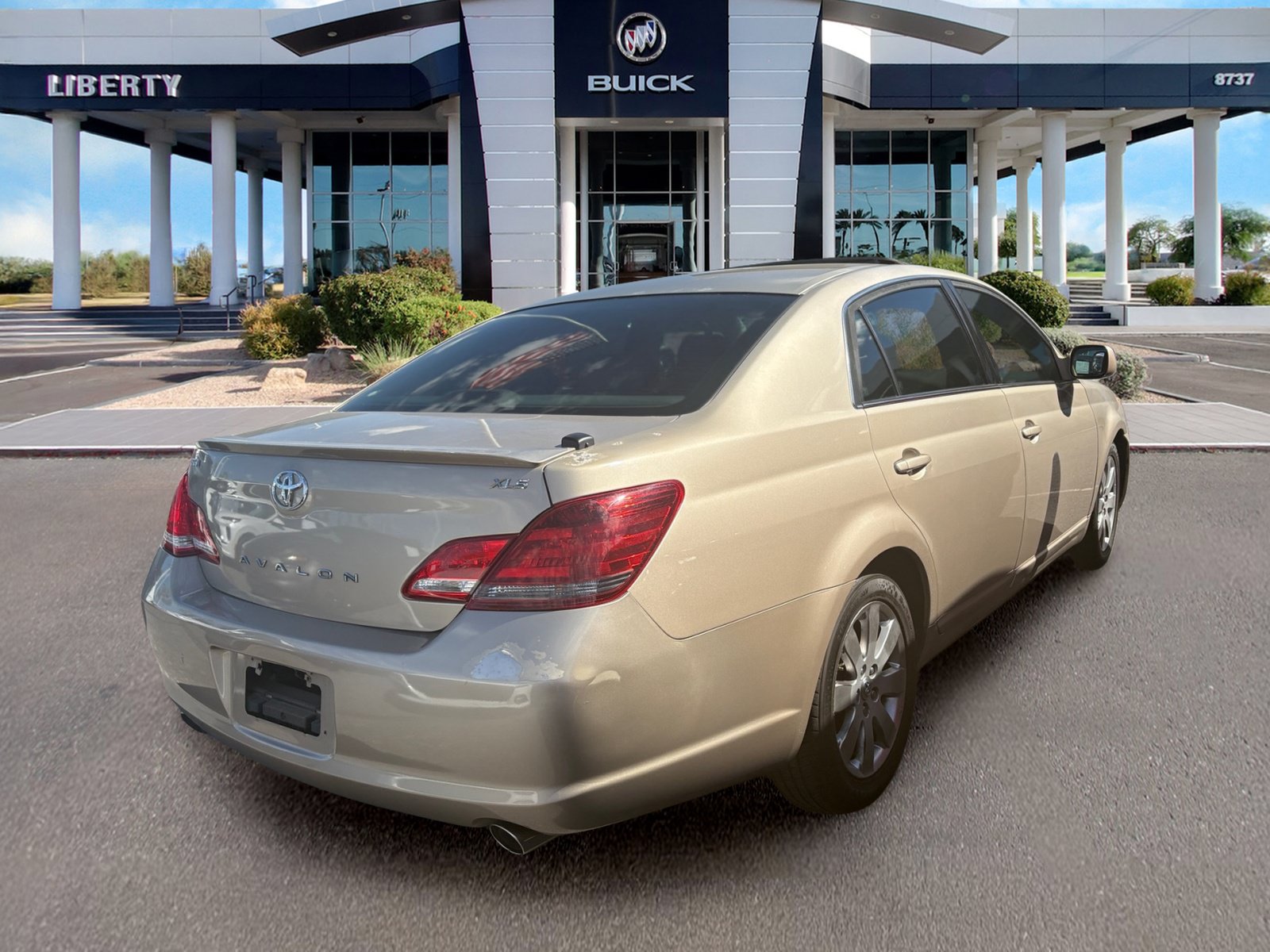 Used 2005 Toyota Avalon XL FWD image 2