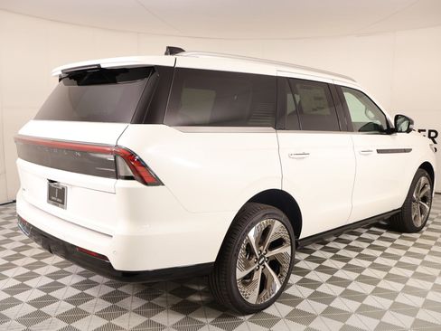 New 2026 Lincoln Navigator Black Label AWD/4WD image 22