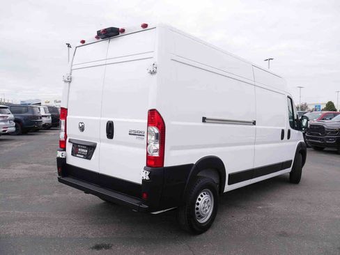 Used 2025 RAM ProMaster 2500 w/ Convenience Group image 9