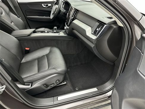 Certified 2025 Volvo XC60 B5 Plus image 25