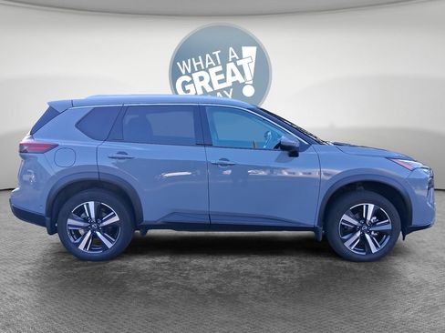 Used 2025 Nissan Rogue SL w/ SL Premium Package FWD image 2