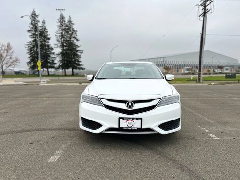 Used 2018 Acura ILX image 2