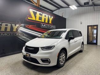 Used 2024 Chrysler Pacifica Touring-L video 1