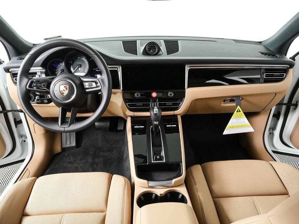 Certified 2026 Porsche Macan AWD/4WD image 19