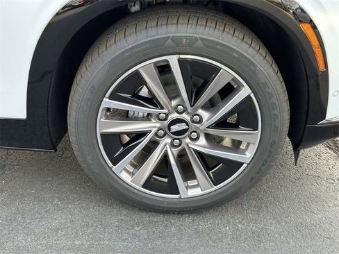 New 2026 Cadillac Vistiq Sport image 7