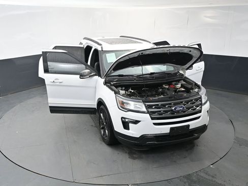 Used 2019 Ford Explorer XLT w/ Equipment Group 202A AWD/4WD image 17