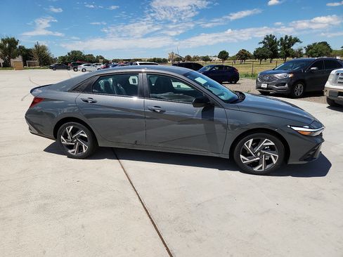 New 2025 Hyundai Elantra Sport FWD image 5