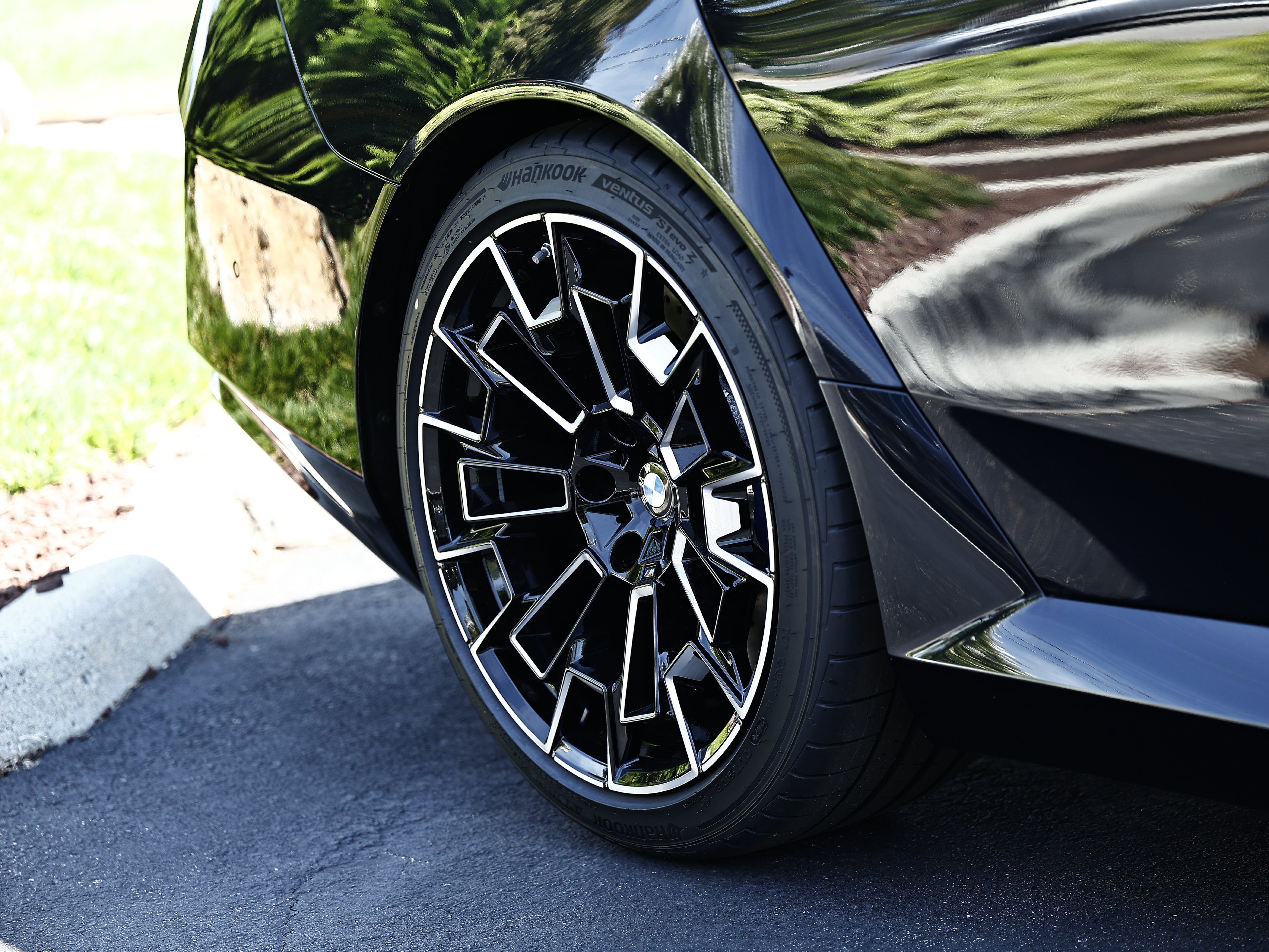 New 2027 BMW M5 w/ Executive Package AWD/4WD image 4