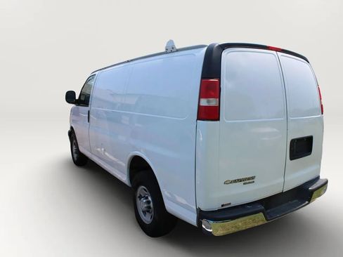Used 2013 Chevrolet Express 3500 RWD image 5