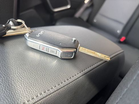 Used 2025 Kia Soul LX w/ LX Technology Package FWD image 21