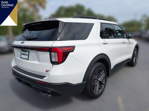 Certified 2025 Ford Explorer ST RWD image 6