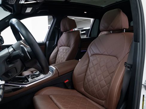 Used 2025 BMW X7 xDrive40i w/ M Sport Package image 18