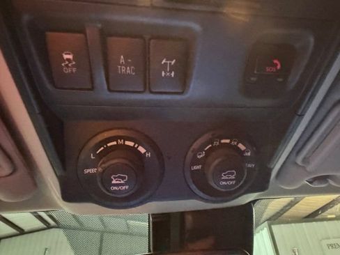 Used 2020 Toyota 4Runner TRD Off-Road Premium AWD/4WD image 26