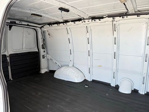 Used 2020 GMC Savana 2500 image 17
