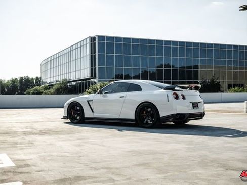 Used 2014 Nissan GT-R Premium image 64