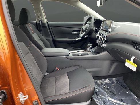 New 2025 Nissan Sentra SR w/ Lighting Package FWD image 26