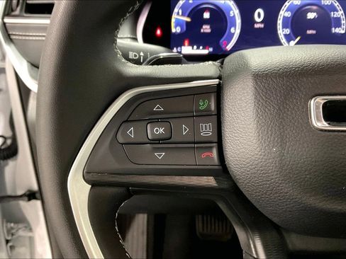 Used 2024 Jeep Grand Cherokee Laredo RWD image 24