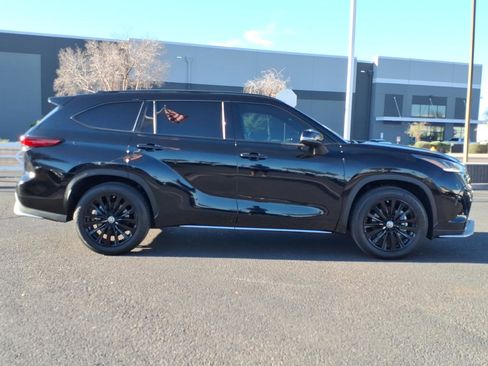 Used 2023 Toyota Highlander XSE image 6