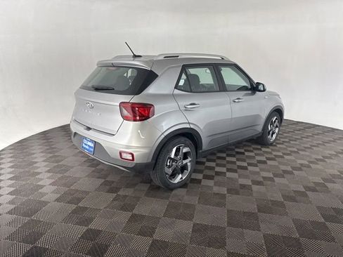 Used 2024 Hyundai Venue SEL image 6