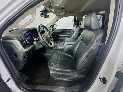 Used 2024 Ford Expedition XLT image 13