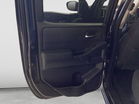 Used 2022 Nissan Frontier SV RWD image 12