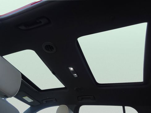 Used 2022 Chevrolet Traverse Premier w/ LPO, 'HIT The Road' Package AWD/4WD image 33