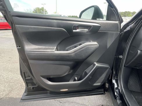 Used 2023 Toyota Highlander XLE image 21