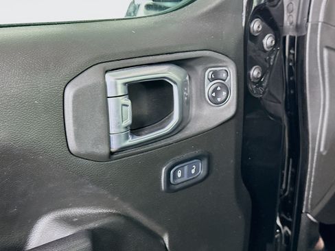 Used 2024 Jeep Wrangler Unlimited w/ Convenience Group AWD/4WD image 15