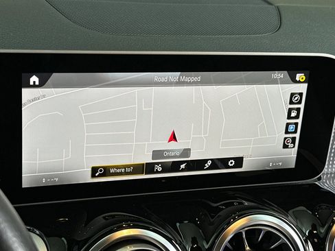 Used 2021 Mercedes-Benz GLB 250 4MATIC image 23