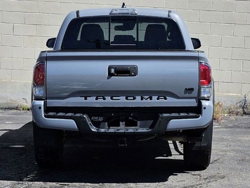 Used 2020 Toyota Tacoma TRD Off-Road w/ Technology Package AWD/4WD image 4