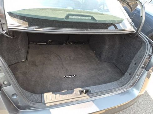 Used 2024 Nissan Versa SV FWD image 9