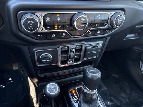 Certified 2022 Jeep Gladiator Sport image 30