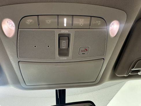 Used 2018 Nissan Murano Platinum FWD image 23