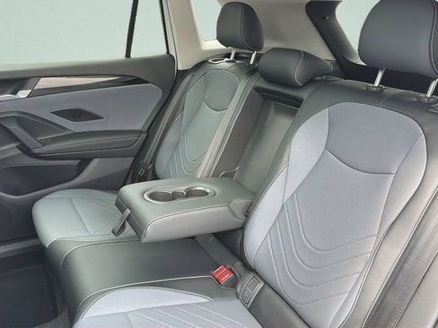 New 2026 Volkswagen Tiguan SE FWD image 32