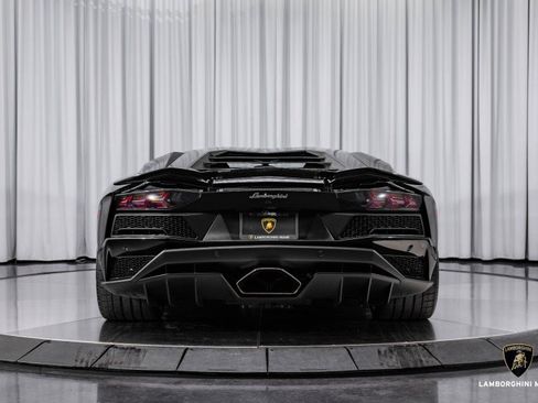 Used 2018 Lamborghini Aventador S image 31