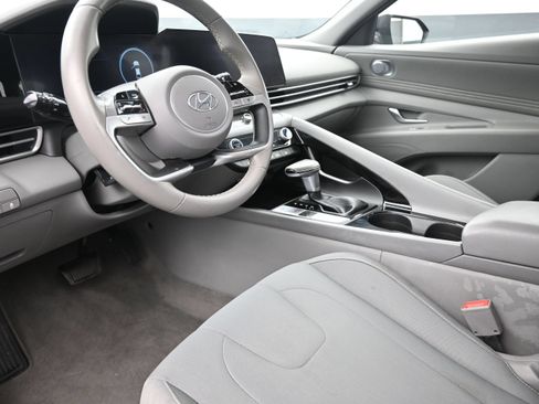 Used 2023 Hyundai Elantra SEL w/ Convenience Package FWD image 10