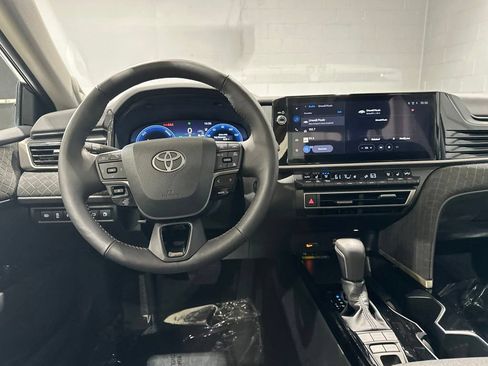 Used 2026 Toyota Camry XLE w/ Premium Plus Package AWD/4WD image 9