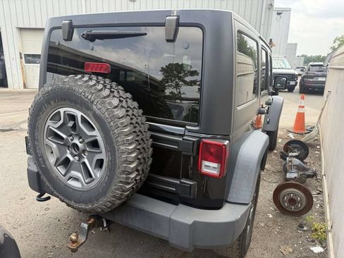 Used 2014 Jeep Wrangler Unlimited Rubicon w/ Connectivity Group AWD/4WD image 6