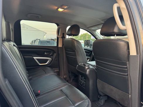 Used 2018 Nissan Titan PRO-4X w/ Pro-4x Convenience Package AWD/4WD image 14