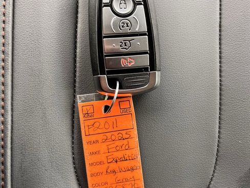 New 2025 Ford Expedition Active image 28
