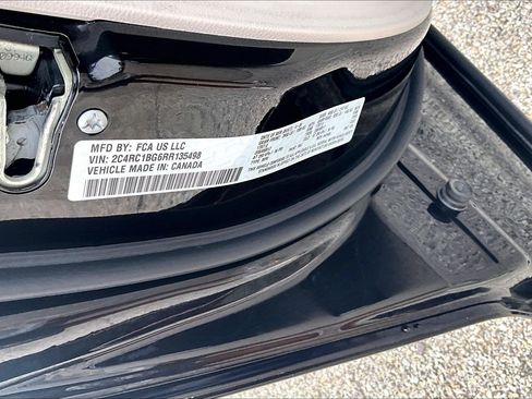 Used 2024 Chrysler Pacifica Touring-L FWD image 36