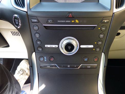 Used 2019 Ford Edge Titanium w/ Equipment Group 301A AWD/4WD image 36