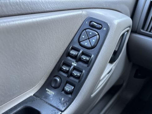 Used 2003 Jeep Grand Cherokee Laredo AWD/4WD image 18