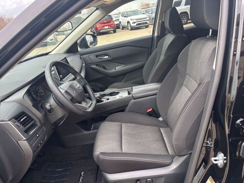 Used 2025 Nissan Rogue SV image 29