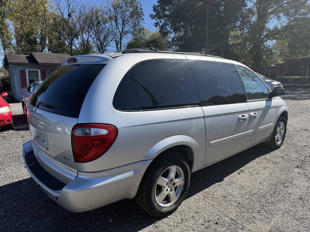 Used 2006 Dodge Grand Caravan SXT FWD image 11