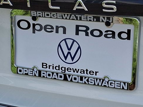 Used 2025 Volkswagen Atlas Peak Edition SE AWD/4WD image 30