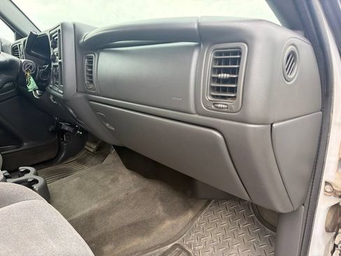 Used 2005 Chevrolet Silverado 2500 LS w/ Heavy-Duty Power Package AWD/4WD image 27