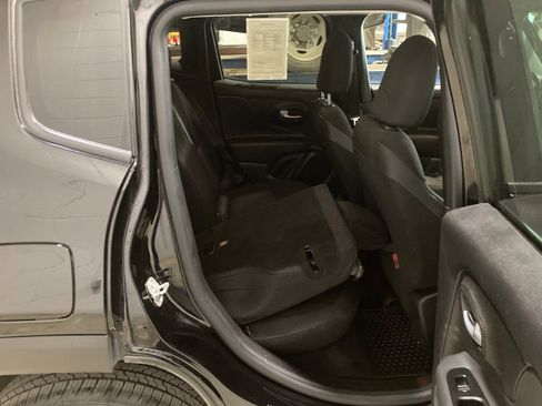 Used 2019 Jeep Renegade Trailhawk w/ Cold Weather Group II AWD/4WD image 8