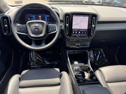 Used 2023 Volvo XC40 B5 Plus w/ Climate Package AWD/4WD image 2
